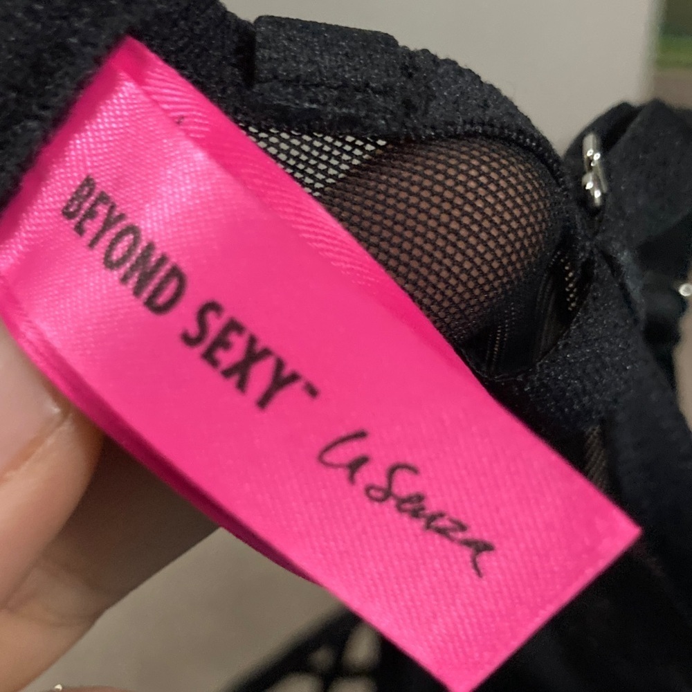 La Senza Beyond sexy black push-up with silver lace detailing 32C - Picture 5 of 6